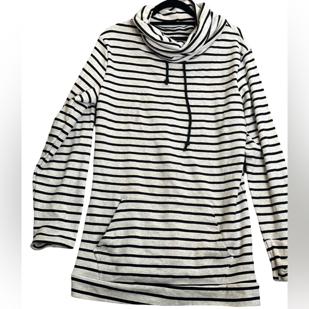 Lily & Lottie  Cowl-neck Pullover Sweatshirt 
Women’s size Medium 
Beige & Black